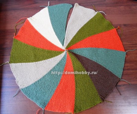 Вязание подушки из цветных клиньев
